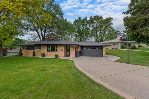 5329 Morningside Dr, Greendale, WI, 53129-1253 | Card Image