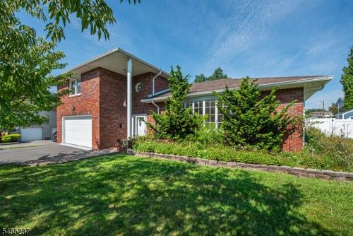 44 Daniels Dr, Clifton, NJ, 07013-4138 | Card Image