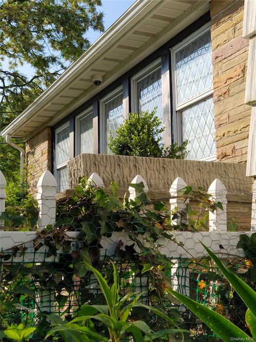 1155 Webster Ave, New Rochelle, NY, 10804-2525 | Card Image