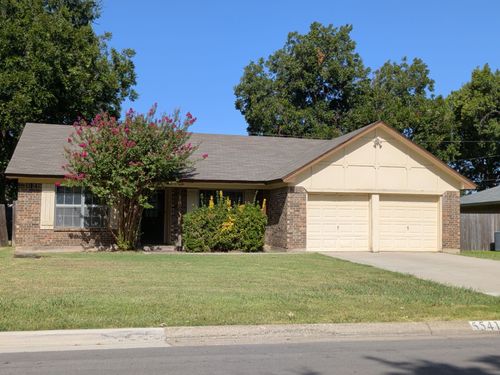 5541 Wood View St, North Richland Hills, TX, 76180-6633 | Card Image