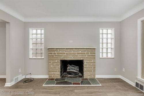 19196 Berden St, Detroit, MI, 48236-2008 | Card Image