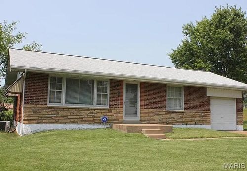 1277 Admiral Dr, Saint Louis, MO, 63137-1427 | Card Image