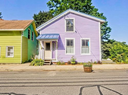 34 Washington St, Greenfield, MA, 01301-3407 | Card Image