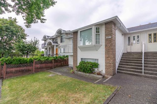 3797 Parker St, Burnaby, BC, V5C3B3 | Card Image