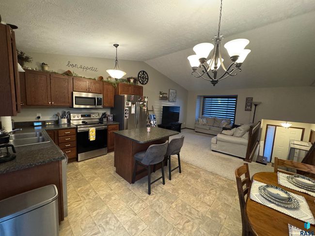 6903 Witzke Ave, House other with 3 bedrooms, 2 bathrooms and null parking in Sioux Falls SD | Image 6