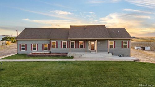59304 E Commanche Way, Strasburg, CO, 80136-9424 | Card Image
