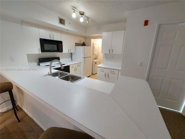 APT-125 - 2640 S University Dr, Condo with 2 bedrooms, 2 bathrooms and null parking in Davie FL | Image 9