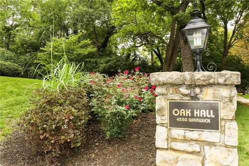 408-4550 Warwick Blvd, Kansas City, MO, 64111-1840 | Card Image