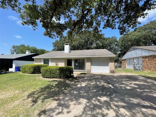 4705 Kristie Dr, Balch Springs, TX, 75180-4233 | Card Image