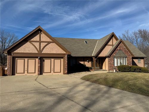 -- Ne Greenway Dr, Blue Springs, MO, 64014-2318 | Card Image