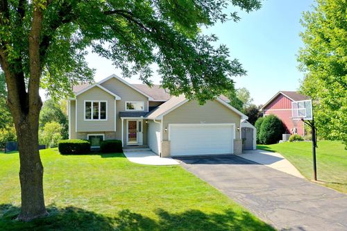 17476 Grove Ave, Lakeville, MN, 55044-7722 | Card Image