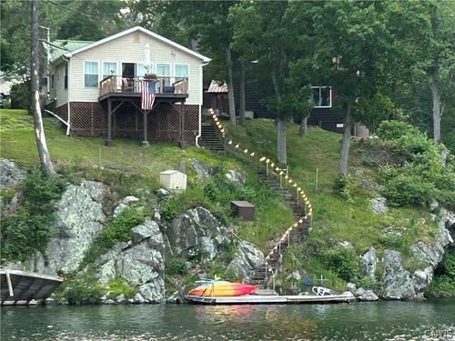 560 W Shore Rd, Hammond, NY, 13646-4233 | Card Image