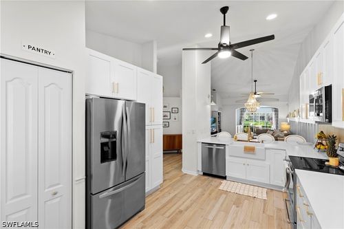 b242-8330 Ibis Cove Cir, NAPLES, FL, 34119-7732 | Card Image