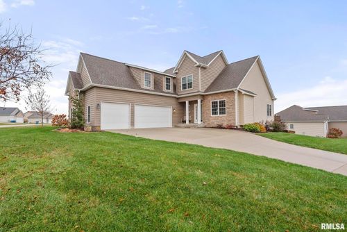 27 Blackstone Cir, Leclaire, IA, 52753-7601 | Card Image