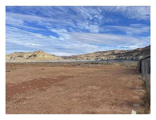 27 S Independence, Kanab, UT, 84741 | Card Image