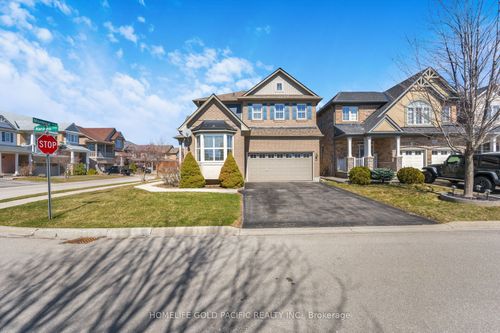 97 Montreal Cir, Stoney Creek, ON, L8E0C9 | Card Image