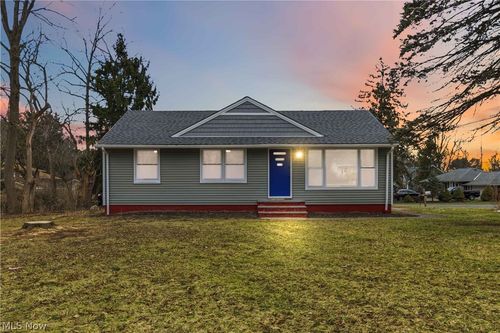 9486 York Rd, North Royalton, OH, 44133-1559 | Card Image