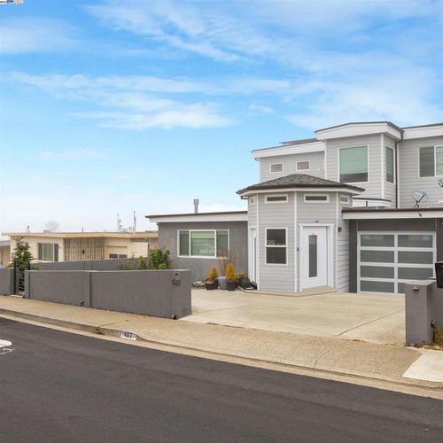 487 Manor Dr, Pacifica, CA, 94044-2009 | Card Image