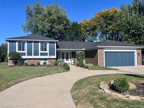 16399 Huff St, Livonia, MI, 48154-1408 | Card Image