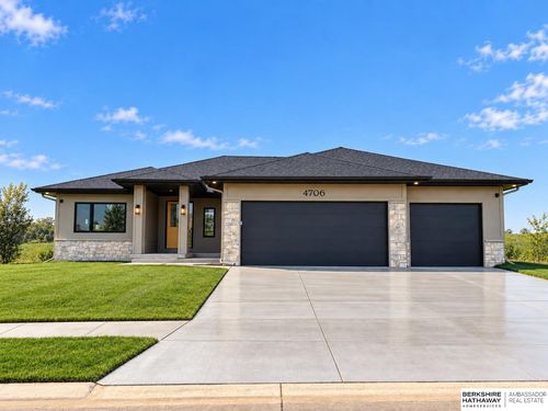 4706 N 215th St, Elkhorn, NE, 68022 | Card Image