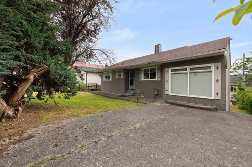 4561 Nanaimo St, Vancouver, BC, V5N5J5 | Card Image