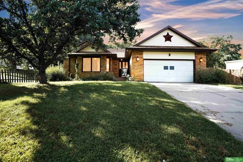 2004 Booth Cir, Lincoln, NE, 68521-1245 | Card Image