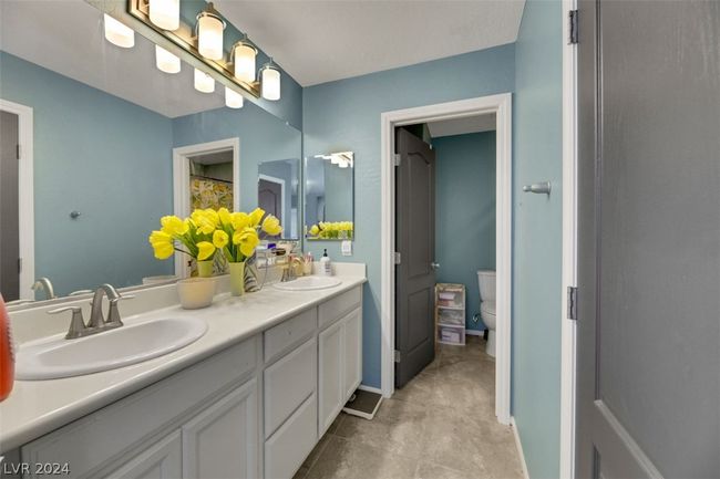 Downstairs Primary Bath | Image 32