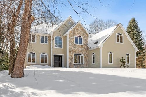 28 Stirling St, Andover, MA, 01810-1417 | Card Image