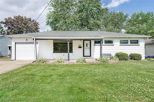 961 Adrian Cir, Girard, OH, 44420-2134 | Card Image