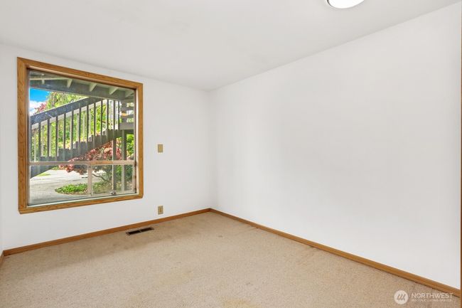 8840 Ne 24 Th St, House other with 5 bedrooms, 4 bathrooms and 3 parking in Clyde Hill WA | Image 28