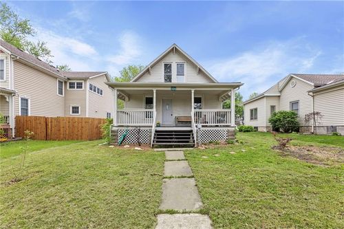 804 E Wea St, Paola, KS, 66071-1836 | Card Image