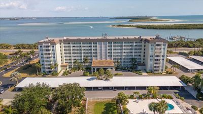 Welcome to your slice of paradise located directly on Dunedin Causeway! | Image 2