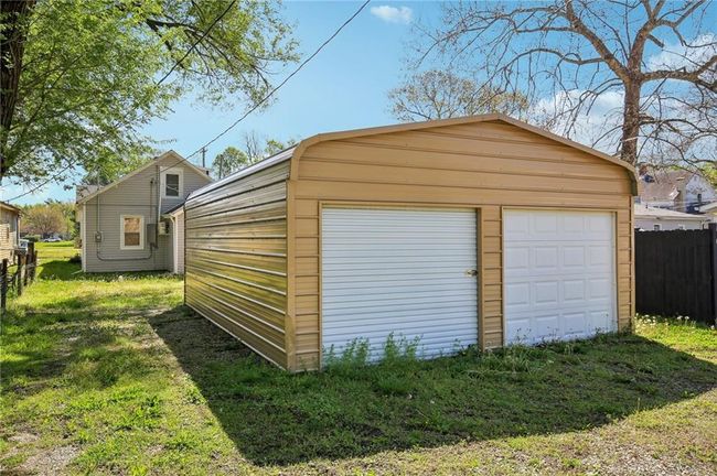 Detached garage with fence | Image 26