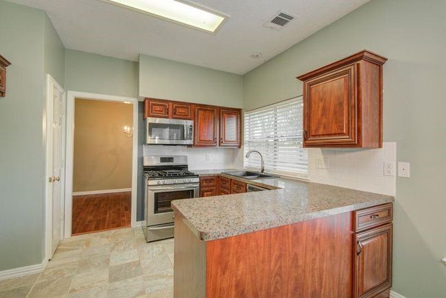 2917 Veva Dr, House other with 4 bedrooms, 3 bathrooms and 2 parking in Pearland TX | Image 14