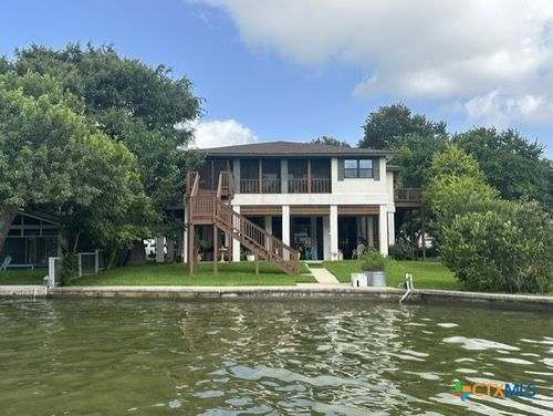 210 Royal George Cir, Mcqueeney, TX, 78123-3433 | Card Image