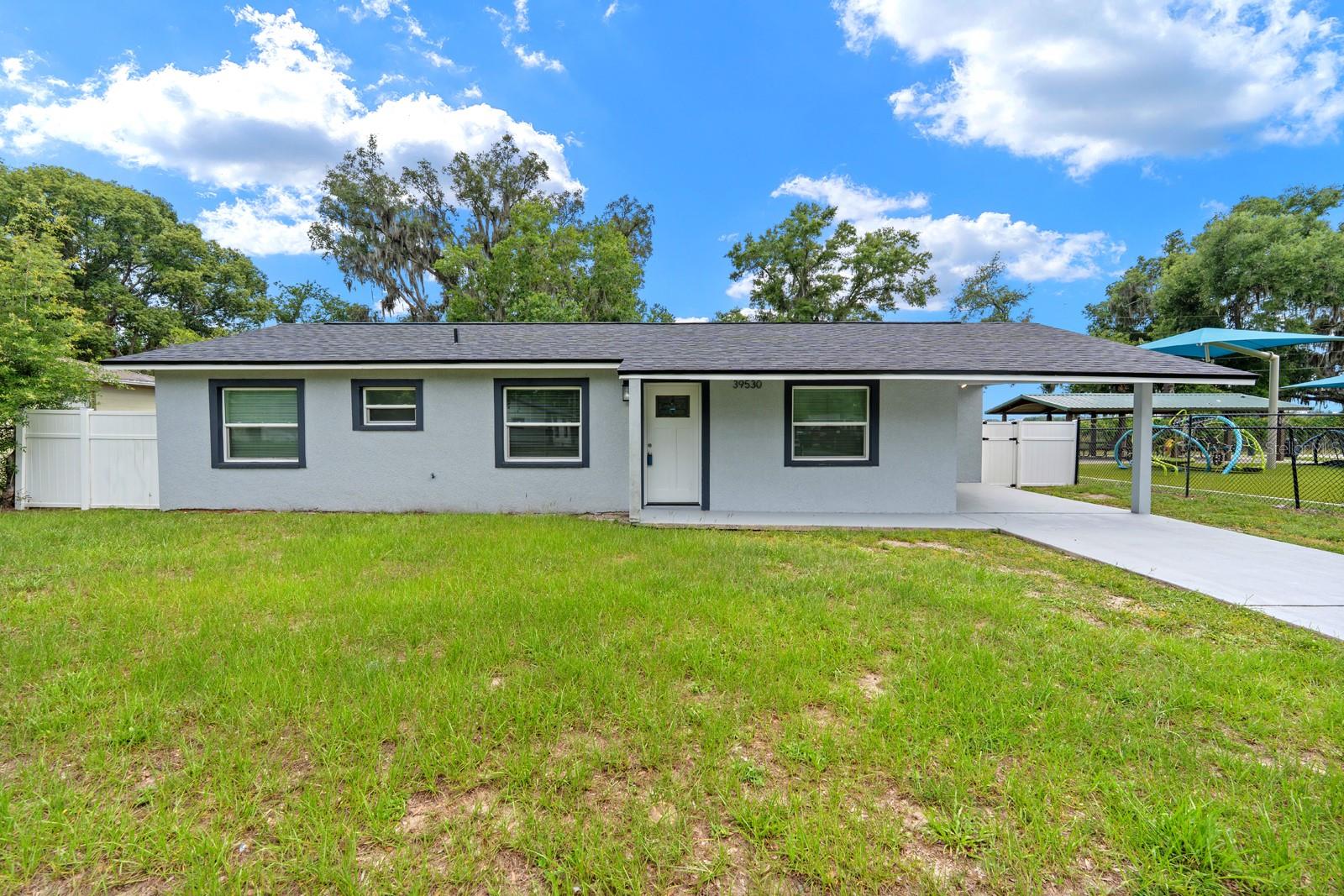 Residential in ZEPHYRHILLS