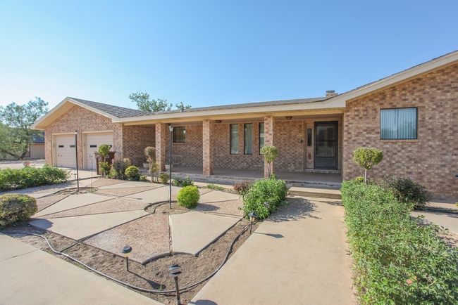 2201 E 25 Th St, House other with 3 bedrooms, 3 bathrooms and 2 parking in Big Spring TX | Image 5