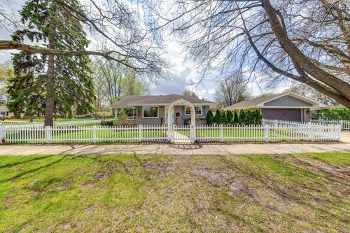 2115 E Miner St, Arlington Heights, IL, 60004-6420 | Card Image