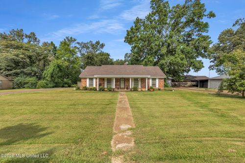 202 Moore Dr, Batesville, MS, 38606-9373 | Card Image