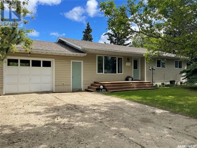 719 98 Th Ave, House other with 4 bedrooms, 2 bathrooms and null parking in Tisdale SK | Image 2