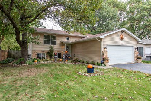 1088 102nd St, Pleasant Prairie, WI, 53158-5418 | Card Image