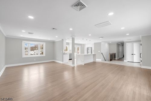 475 Cedar Ln, Paramus, NJ, 07652-1661 | Card Image