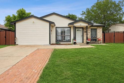 3812 Longmeadow Way, Fort Worth, TX, 76133-7645 | Card Image