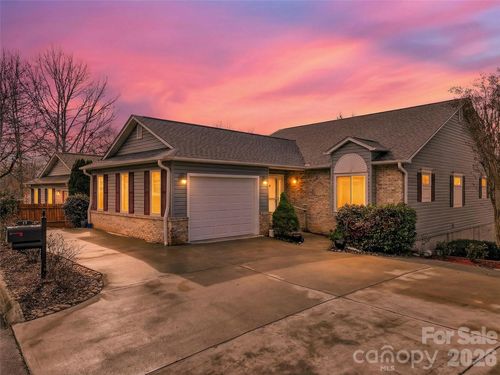 17 Driver Ct, Hendersonville, NC, 28739-8703 | Card Image
