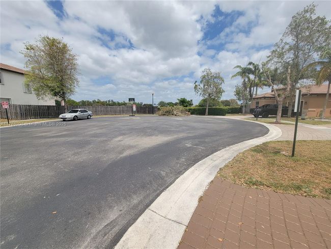 405 Ne 25 Th Ter, House other with 3 bedrooms, 2 bathrooms and null parking in Homestead FL | Image 5