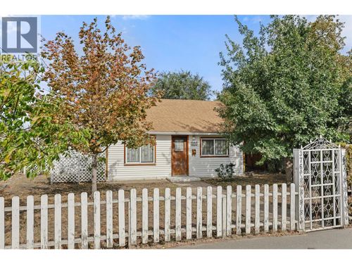 376 Alexander Ave, Kamloops, BC, V2B3R3 | Card Image