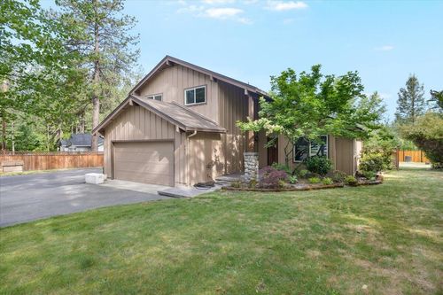4627 E Evans Creek Rd, Rogue River, OR, 97537-5588 | Card Image