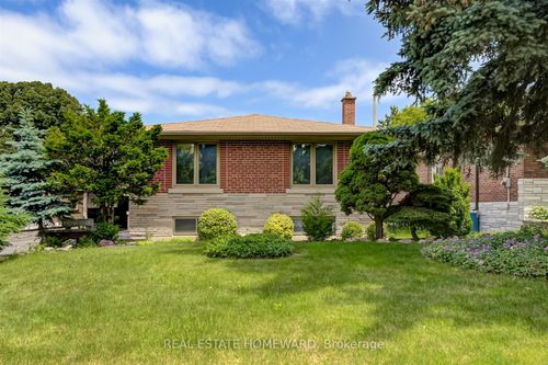 137 Birkdale Rd, Scarborough, ON, M1P3R7 | Card Image