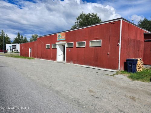 221 S Valley Way, Palmer, AK, 99645-6422 | Card Image