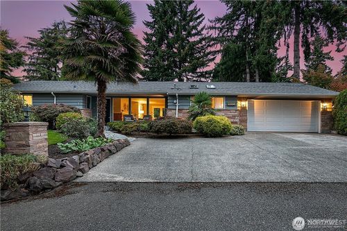 11056 Se 31st St, Bellevue, WA, 98004-7540 | Card Image